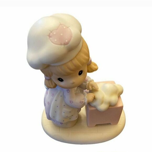 Vintage 1999 Precious Moments "We Knead You Grandma" Porcelain Figurine #679844 - Picture 5 of 6